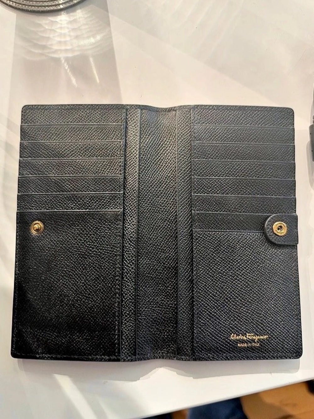 Salvatore Ferragamo Gancini Wallet Black - Picture 2 of 3